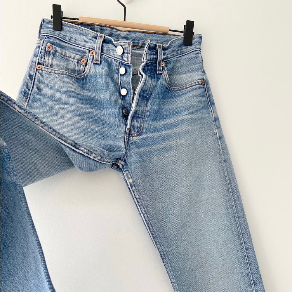 Vintage Levi’s 501 Jeans Button Fly 26x30 made in 90s Soft faded blue vintage
